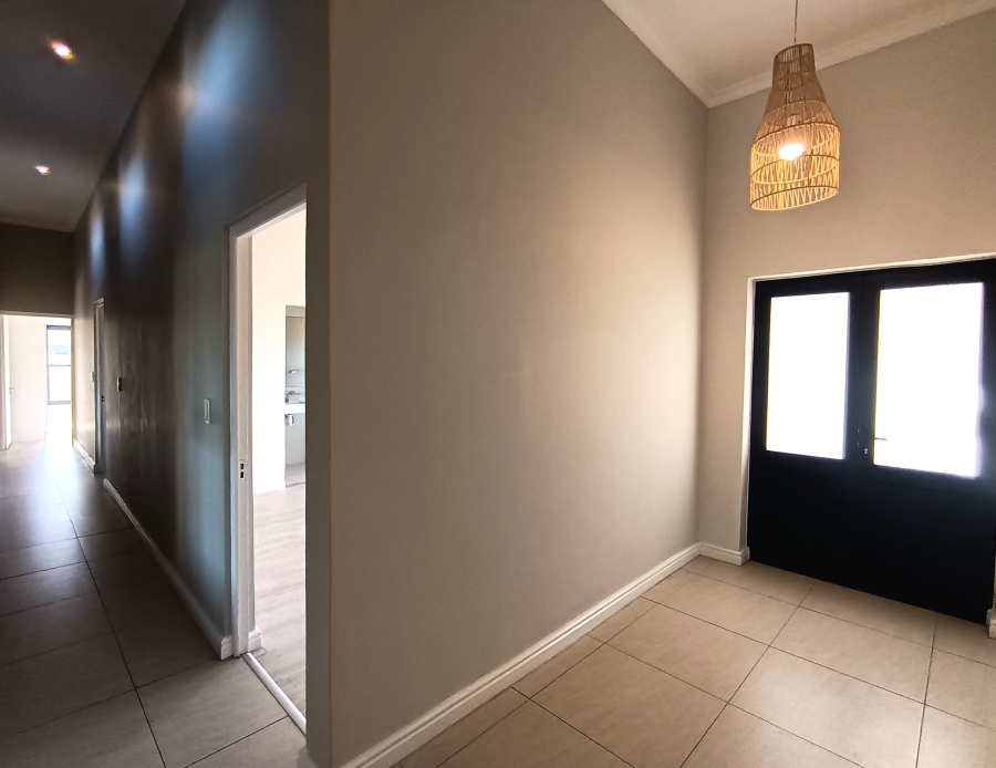 To Let 4 Bedroom Property for Rent in Atlantic Beach Golf Estate Western Cape